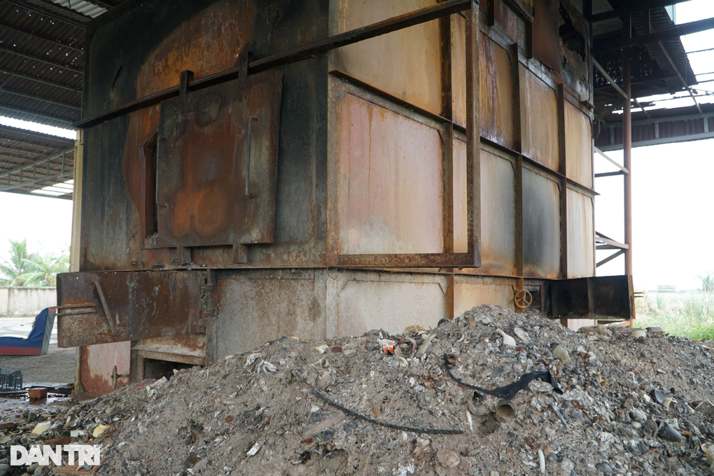 Lò xử lý hơn 5 tỷ đồng dừng hoạt động, rác ùn ứ và bốc mùi hôi thối - 4