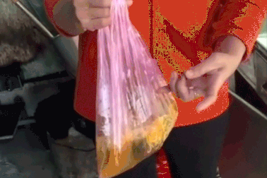 Xôn xao clip khách tố có dao lam trong bún bò ở TPHCM