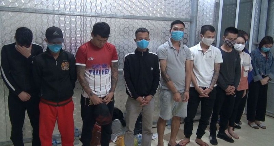 11 thanh niên hát karaoke, sử dụng ma túy mừng sinh nhật - 3 11 thanh niên hát karaoke, sử dụng ma túy mừng sinh nhật - 3