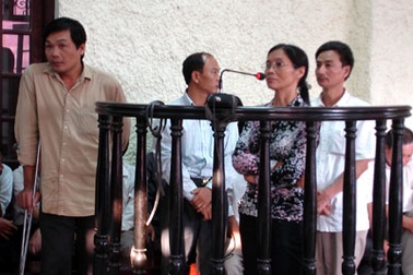 Đề nghị án giam 4/16 bị cáo “tuồn” trẻ ra nước ngoài