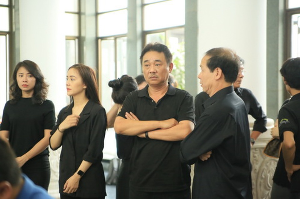 Đồng nghiệp nghẹn ngào tiễn đưa NSƯT Hoàng Yến - 19 Đồng nghiệp nghẹn ngào tiễn đưa NSƯT Hoàng Yến - 19