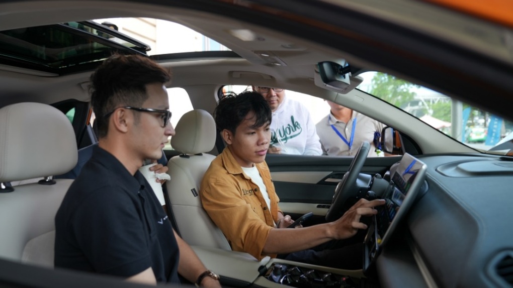 Trải nghiệm lái thử ô tô điện VinFast trên toàn quốc - 1 Trải nghiệm lái thử ô tô điện VinFast trên toàn quốc - 1