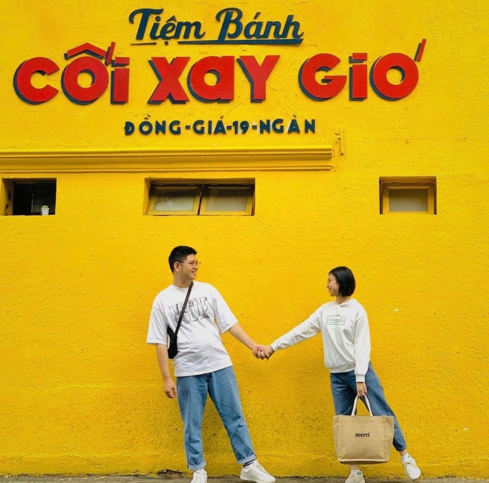 Bức tường vàng sống ảo nổi tiếng ở Đà Lạt sắp bay màu - 4 Bức tường vàng sống ảo nổi tiếng ở Đà Lạt sắp bay màu - 4