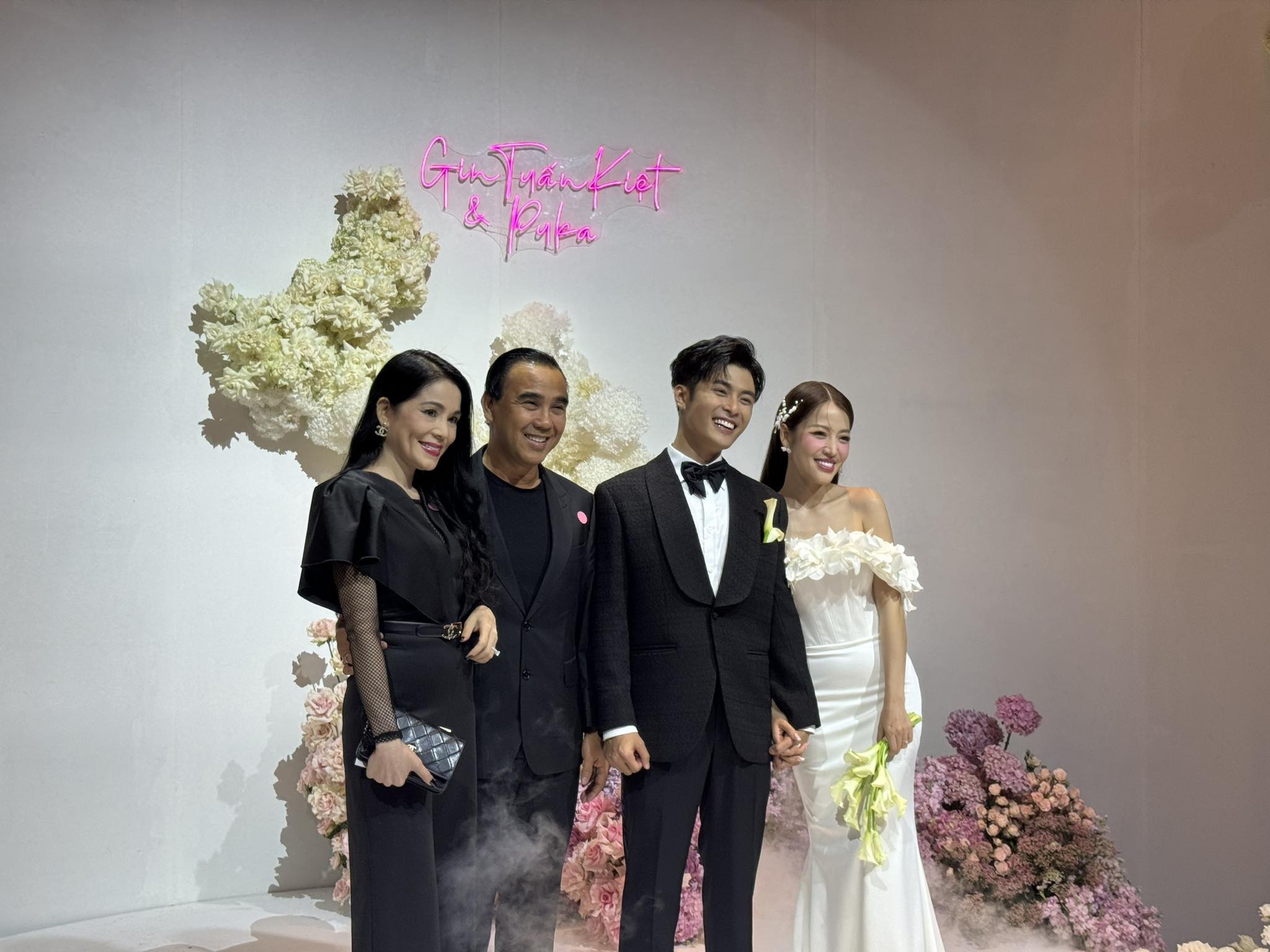 Puka - ពិធីមង្គលការរបស់ Gin Tuan Kiet៖ Tran Thanh មកដល់ទាន់ពេល Sam បានដឹកពោះរបស់នាងទៅពិធីមង្គលការ - 3 Lễ cưới Puka - Gin Tuấn Kiệt: Trấn Thành đến sớm, Sam vác bụng bầu ăn cưới - 3