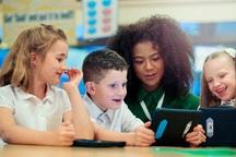 Lương khởi điểm của giáo viên ở Anh sẽ tăng lên 850 triệu đồng