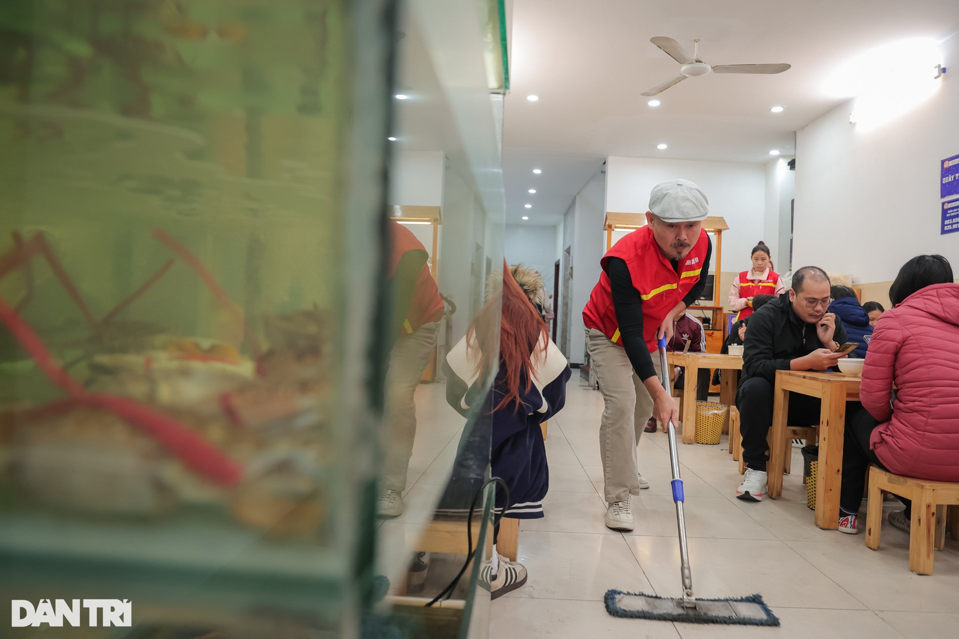 Vĩnh Xương - Anh Tuấn: Giang hồ trên phim, ngoài đời là chủ quán thân thiện - 9