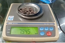 Hai thiếu niên khống chế nạn nhân vào hẻm, bịt mắt cướp dây chuyền