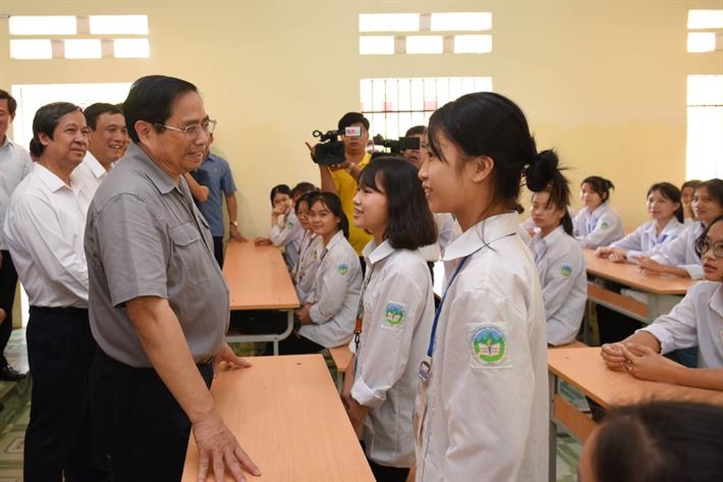 Thủ tướng: Phải đảm bảo đủ sách giáo khoa cho học sinh - 4 Thủ tướng: Phải đảm bảo đủ sách giáo khoa cho học sinh - 4