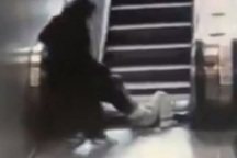 Kinh hoàng clip cậu bé gặp nạn khi đùa nghịch trên thang máy