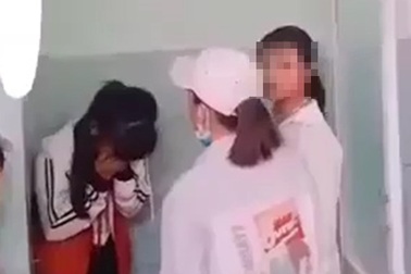 Phú Yên: Buộc thôi học 1 tuần 3 nữ sinh đánh hội đồng