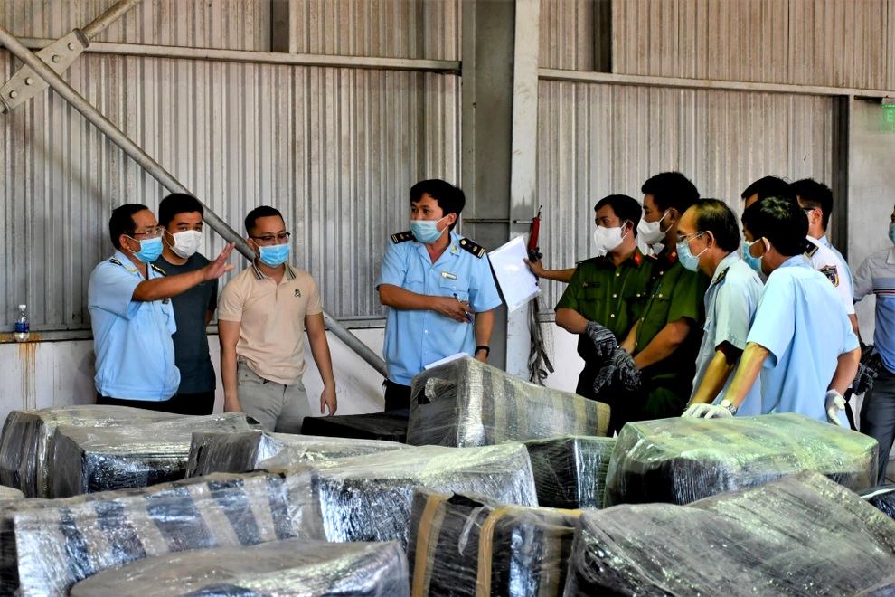 Hàng tấn sừng và xương nghi động vật hoang dã chuyển về từ Nam Phi - 1 Hàng tấn sừng và xương nghi động vật hoang dã chuyển về từ Nam Phi - 1
