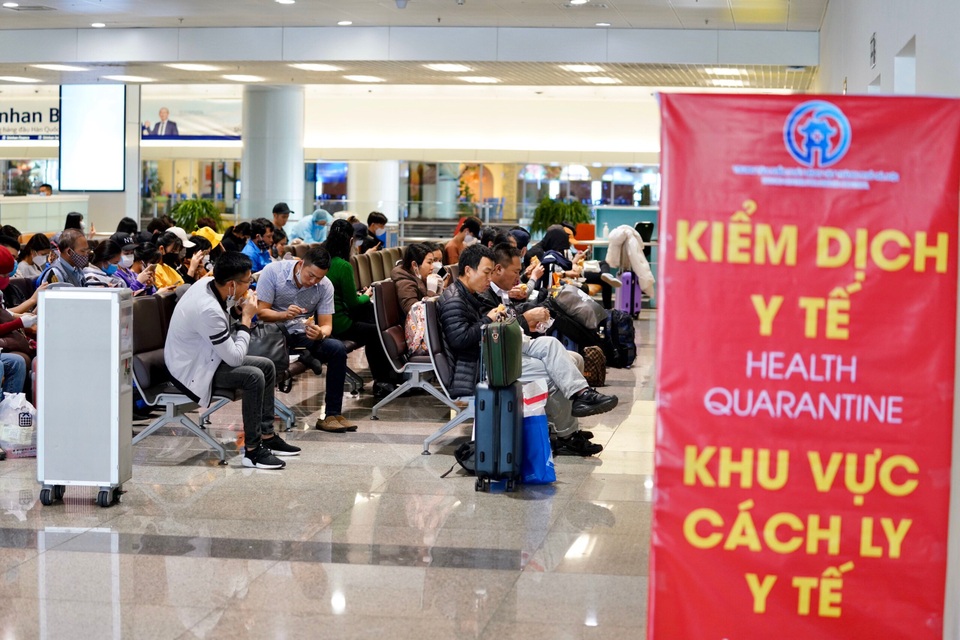 Khách nhập cảnh qua cửa khẩu Nội Bài kiểm dịch theo quy trình mới - 1 Khách nhập cảnh qua cửa khẩu Nội Bài kiểm dịch theo quy trình mới - 1