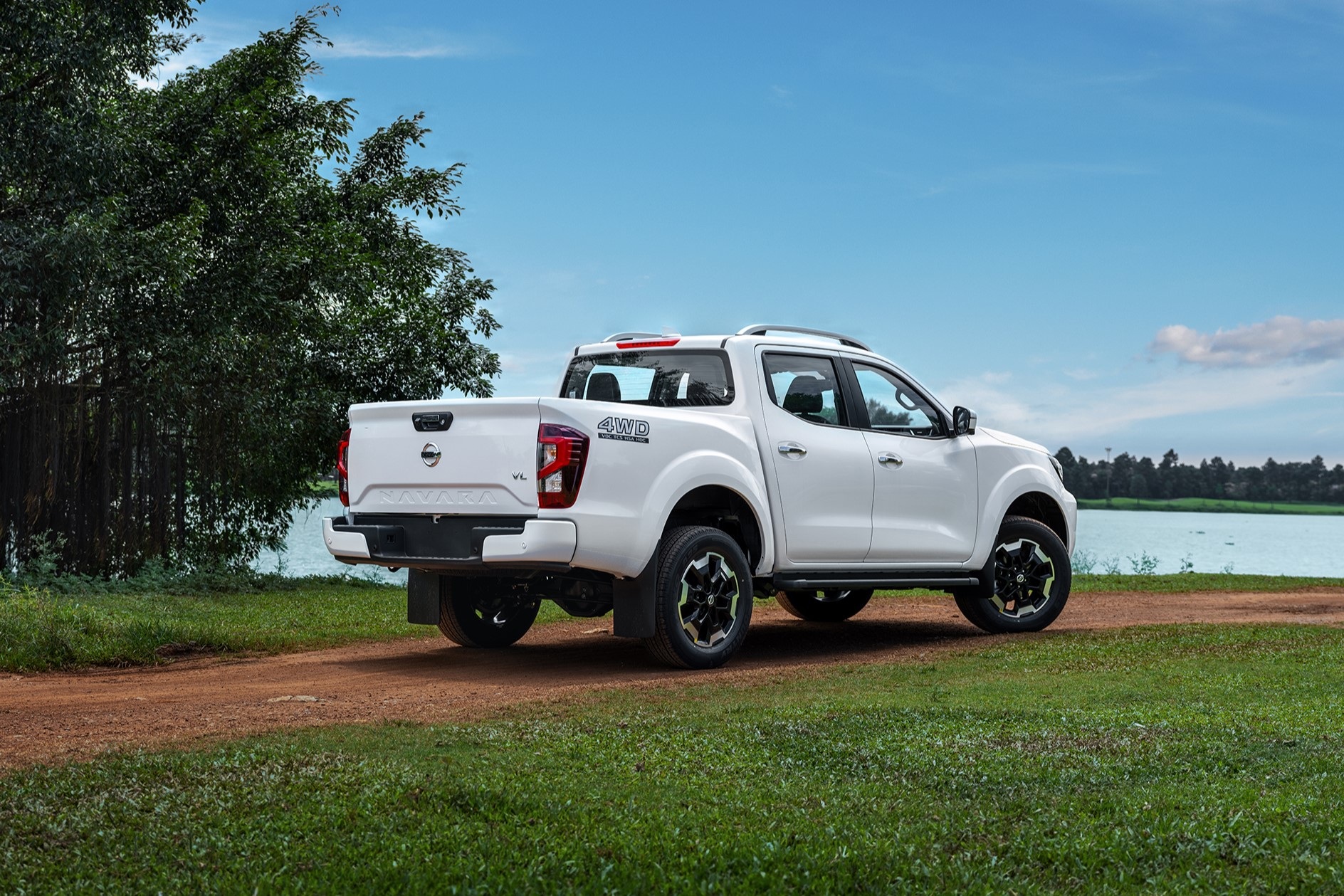 View - Thêm phiên bản, giảm giá bán có giúp Nissan Navara cạnh tranh Ford Ranger? | Báo Dân trí