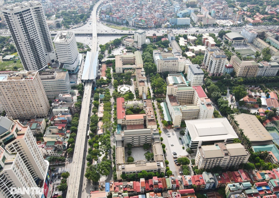 Đoạn đường dài 1km “cõng” đến 7 trường đại học, cao đẳng ở Hà Nội - 3 Đoạn đường dài 1km “cõng” đến 7 trường đại học, cao đẳng ở Hà Nội - 3