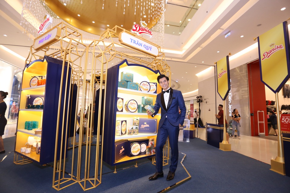 Nhan Phúc Vinh trải lòng chuyện Khi Idol tri ân mùa Tết - 1 Nhan Phúc Vinh trải lòng chuyện Khi Idol tri ân mùa Tết - 1