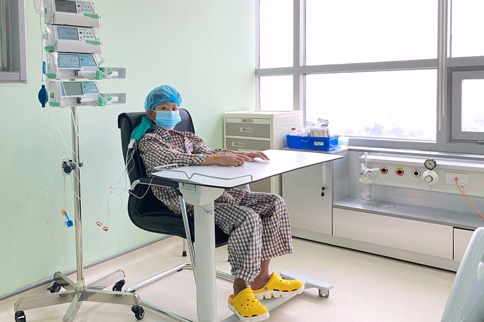 Gan bị suy nặng, bé trai 13 tuổi được sống nhờ phần gan hiến của người bố - 1 Gan bị suy nặng, bé trai 13 tuổi được sống nhờ phần gan hiến của người bố - 1