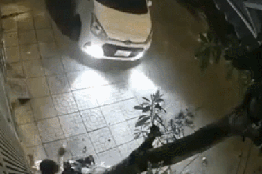 Cô gái suýt mất mạng vì đứng lơ xe cho "tài mới"