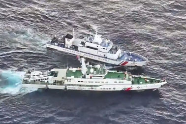 Philippines nói tàu quân sự va chạm với tàu Trung Quốc ở Biển Đông