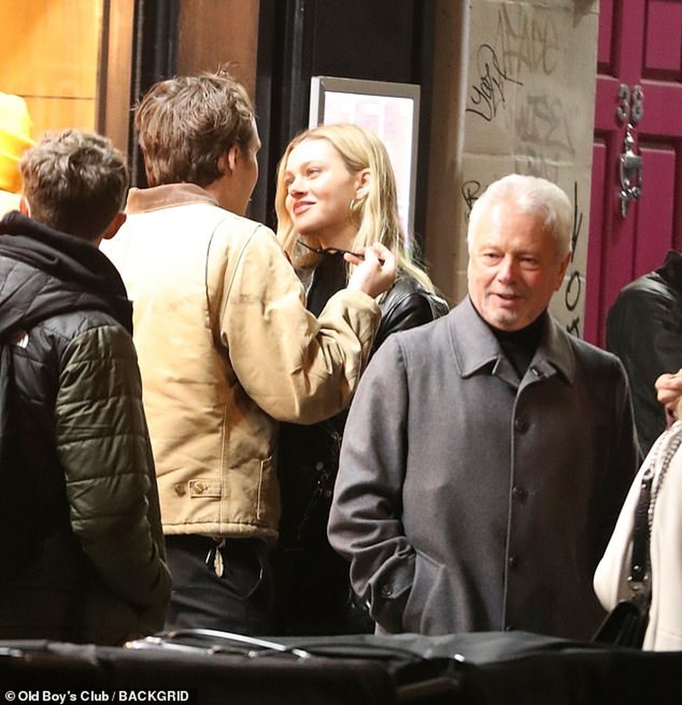 Brooklyn Beckham đưa bạn gái gặp ông bà - 1