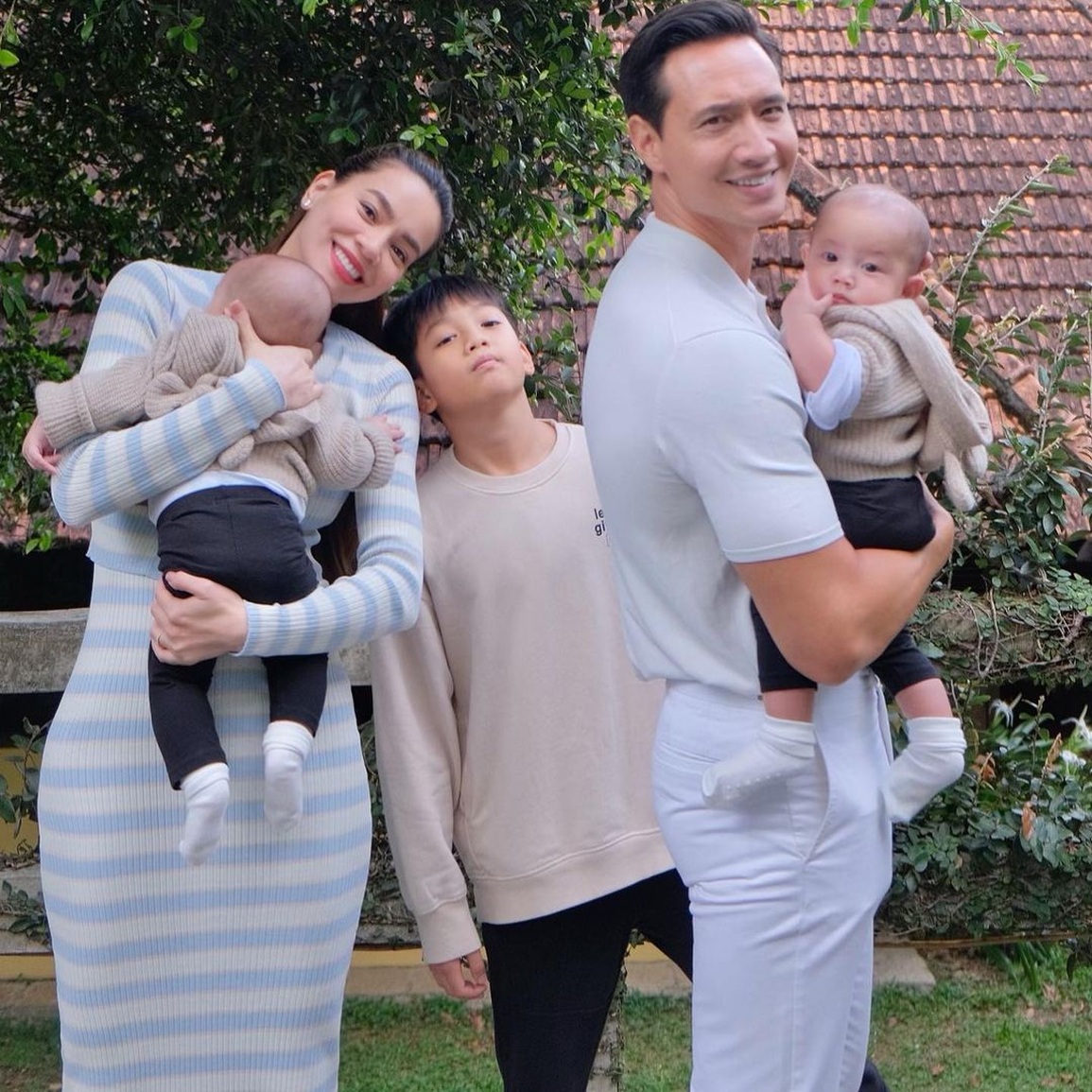 Vẻ đẹp gợi cảm của những bà mẹ đông con nhất, nhì showbiz Việt - 2 Vẻ đẹp gợi cảm của những bà mẹ đông con nhất, nhì showbiz Việt - 2