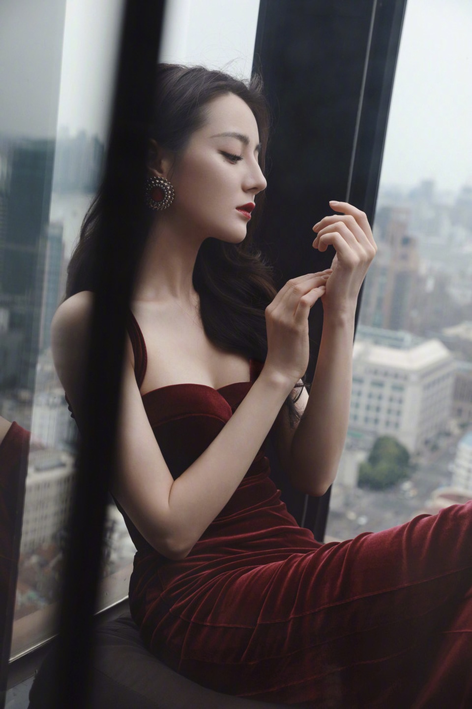Địch Lệ Nhiệt Ba mặc ngày càng gợi cảm, phóng khoáng - 18 Địch Lệ Nhiệt Ba mặc ngày càng gợi cảm, phóng khoáng - 18