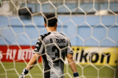 Thủ môn Bùi Tiến Dũng đánh mất cơ hội tại TPHCM