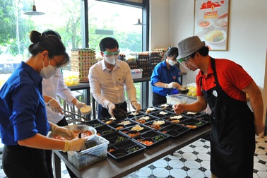 Hỗ trợ thêm 14.000 bữa cơm cho người dân Hà Nội khó khăn vì dịch bệnh