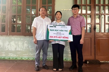 Nữ sinh nghèo không bố, mẹ mất sớm, được bạn đọc giúp đỡ gần 265 triệu đồng