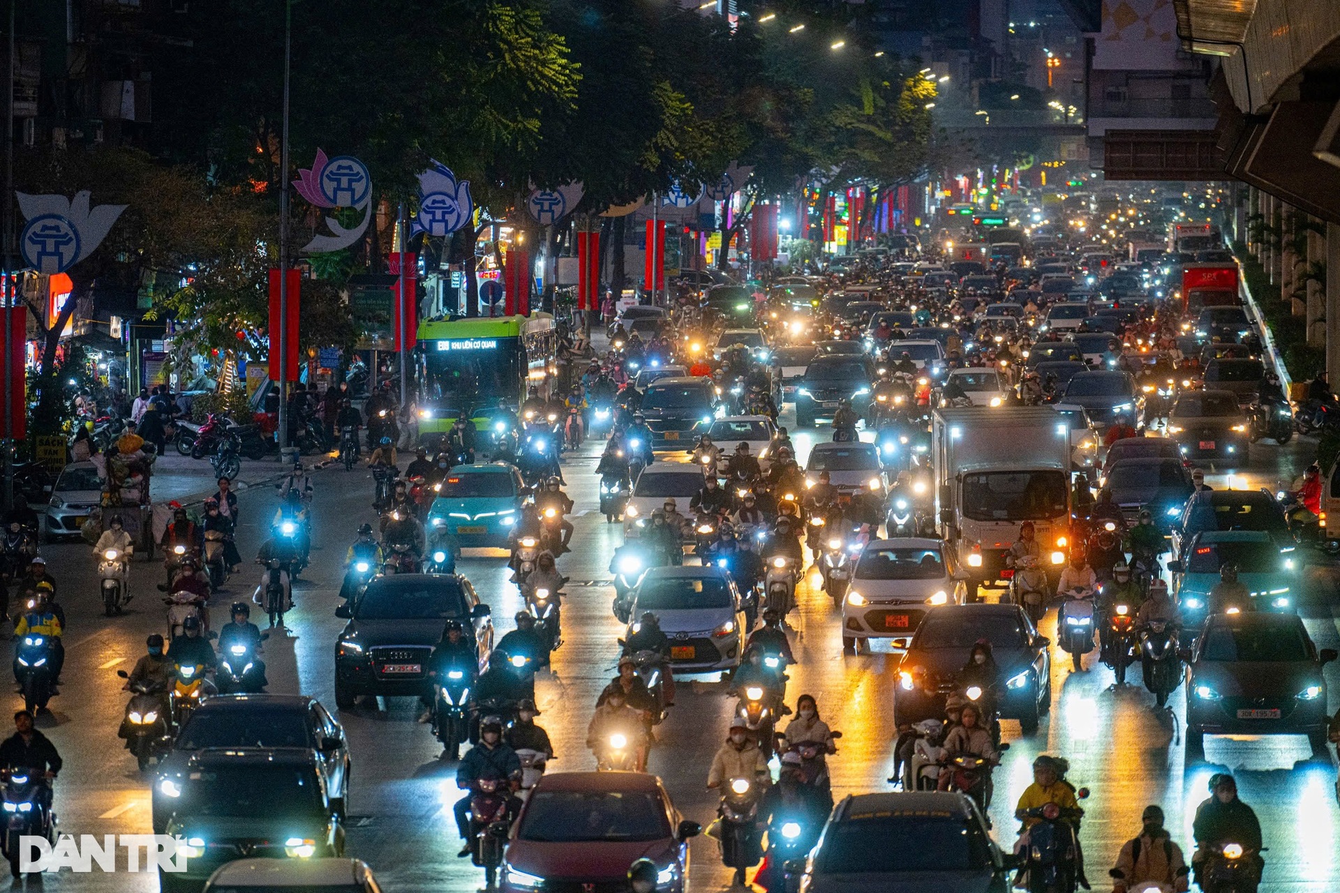 Hình ảnh so sánh trước và sau Tết: Giao thông dễ thở, ùn tắc giảm dần - 13