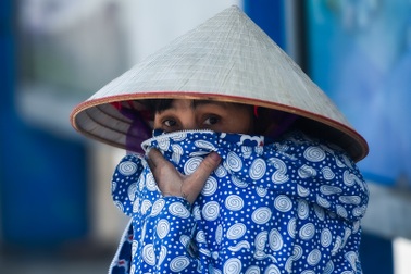 Người dân gồng mình mưu sinh dưới cái nắng "cháy da" của thủ đô