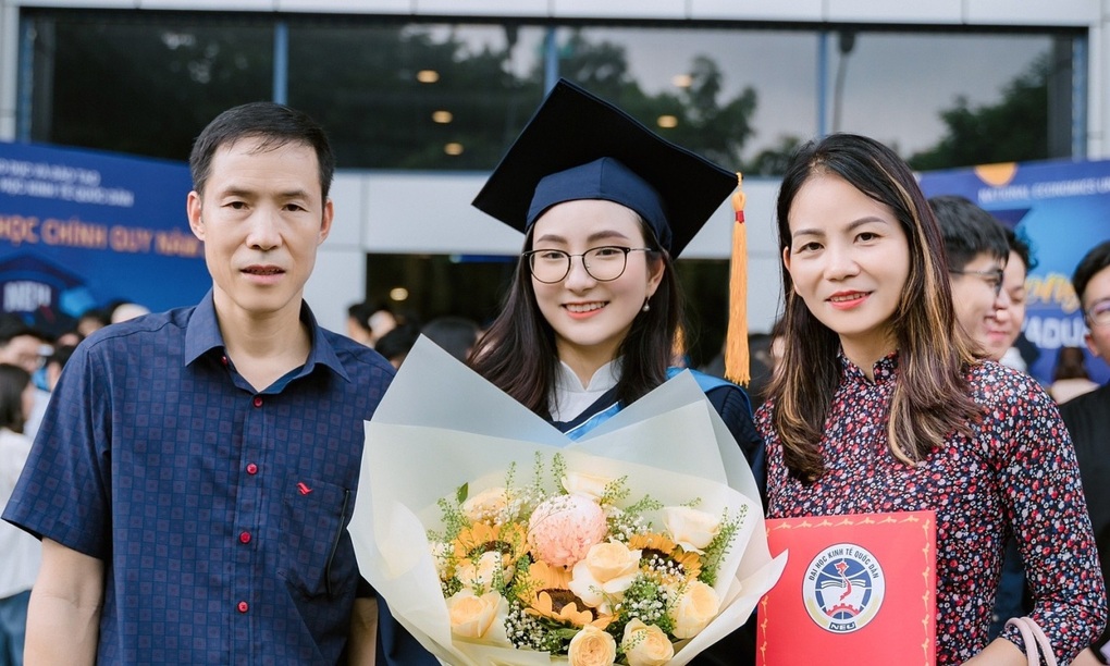 Nữ thủ khoa tốt nghiệp với điểm số tuyệt đối, được Big 4 mời làm việc - 2 Nữ thủ khoa tốt nghiệp với điểm số tuyệt đối, được Big 4 mời làm việc - 2