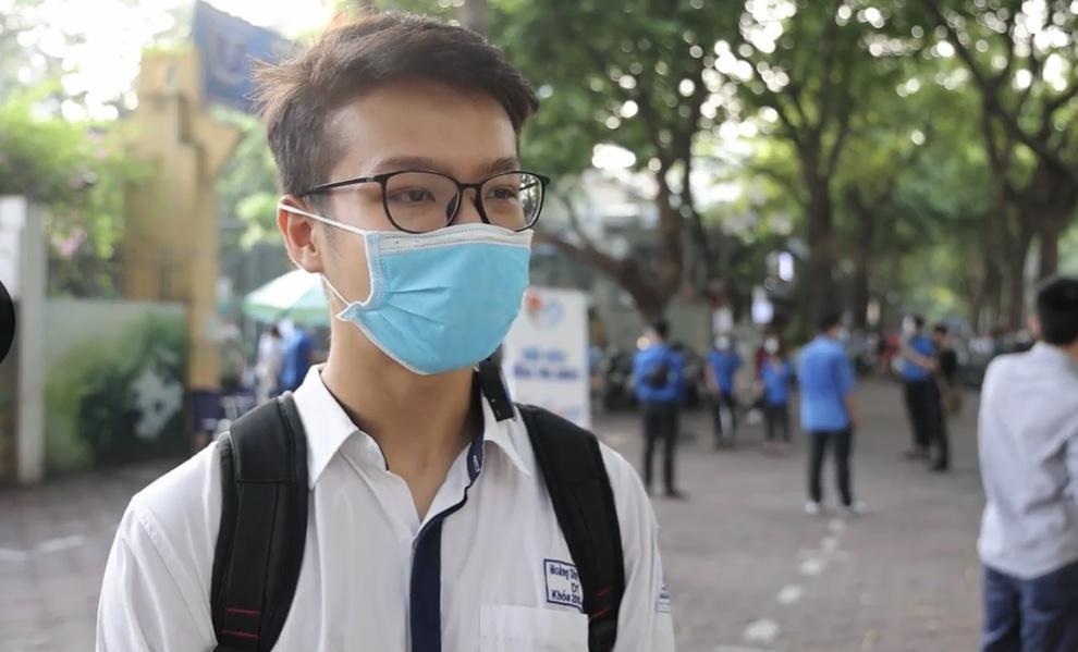 Hà Nội: Thí sinh căng thẳng, âu lo bước vào môn thi Ngữ văn - 8 Hà Nội: Thí sinh căng thẳng, âu lo bước vào môn thi Ngữ văn - 8