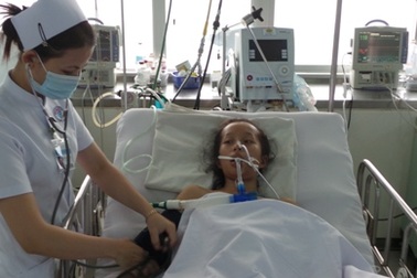 Tiếng khóc của bé gái 10 tháng tuổi cứu mẹ khỏi chết đuối