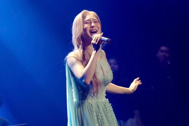 Hòa nhạc Rực rỡ ngày mới: Dấu ấn nghệ thuật, Hương Tràm hút triệu view