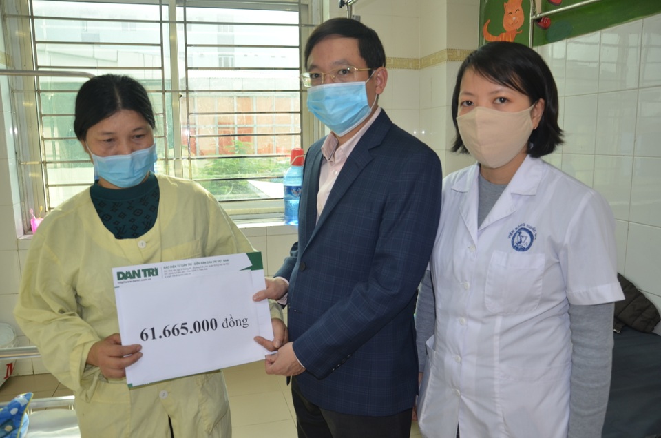 Trao hơn 170 triệu đồng của bạn đọc giúp đỡ nam sinh trường chuyên bị bỏng - 1 Trao hơn 170 triệu đồng của bạn đọc giúp đỡ nam sinh trường chuyên bị bỏng - 1