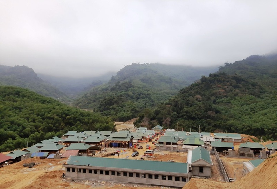 Tết sớm nơi bản làng vùng biên từng bị cơn lũ kinh hoàng quét qua - 2 Tết sớm nơi bản làng vùng biên từng bị cơn lũ kinh hoàng quét qua - 2