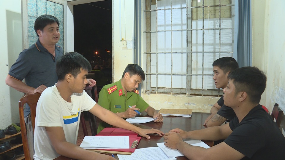 Bắt giam thêm 4 đối tượng trong vụ hỗn chiến náo loạn phố núi - 1 Bắt giam thêm 4 đối tượng trong vụ hỗn chiến náo loạn phố núi - 1