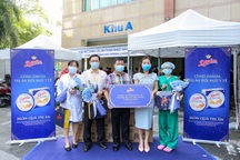 Mùa Trung thu ấm áp của đội ngũ y bác sĩ qua tấm lòng sẻ chia tri ân