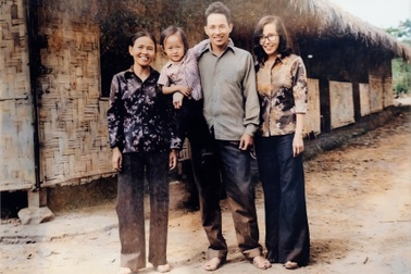 Bức ảnh Đại tá Tư Cang 49 năm trước được "hồi sinh" và hậu trường xúc động