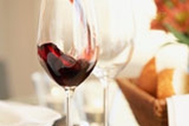 Rượu: Nguyên nhân gây bệnh loãng xương