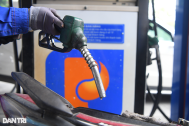 Lý do giá xăng tăng trở lại, tiến sát mốc 25.000 đồng/lít