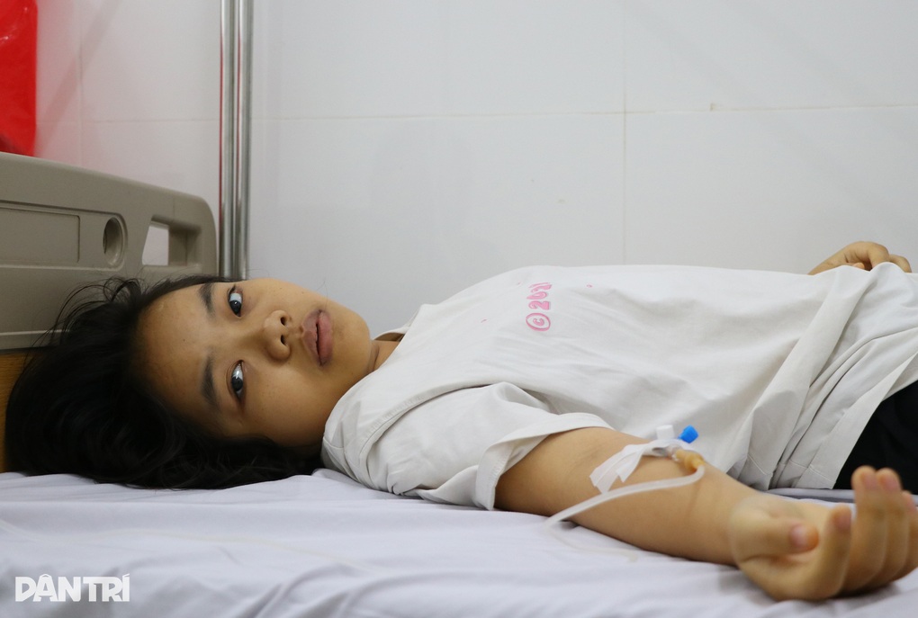 Mẹ nghèo lặng người khi được hỏi: Sao con lại bị ung thư? - 1 Mẹ nghèo lặng người khi được hỏi: Sao con lại bị ung thư? - 1