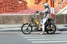 Xe cũ nát tung hoành trên đường phố Hà Nội