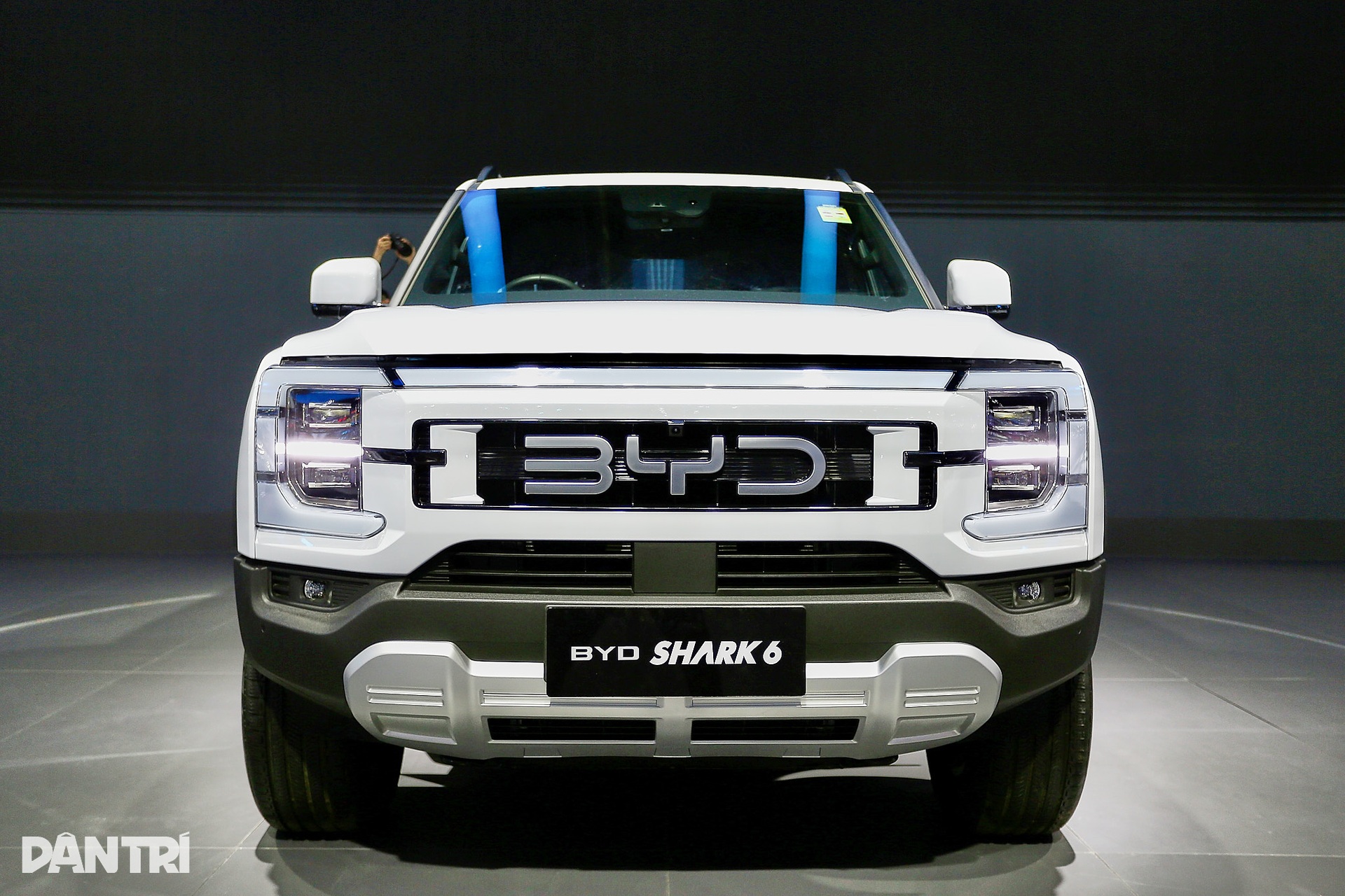 Cận cảnh BYD Shark 6, bán tải Trung Quốc 430 mã lực cạnh tranh Ford Ranger - 1