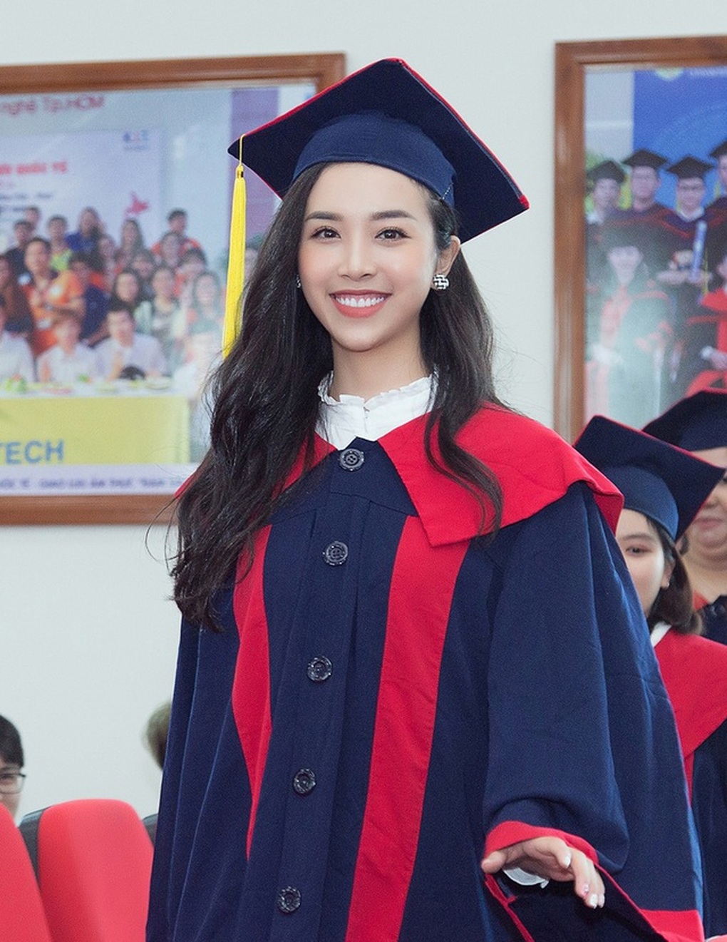 Lễ phục tốt nghiệp của các trường đại học Việt Nam học hỏi nước ngoài - 3 Lễ phục tốt nghiệp của các trường đại học Việt Nam học hỏi nước ngoài - 3
