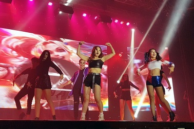 Lộn Xộn band khuấy động đêm nhạc đón “lính mới” trường Báo