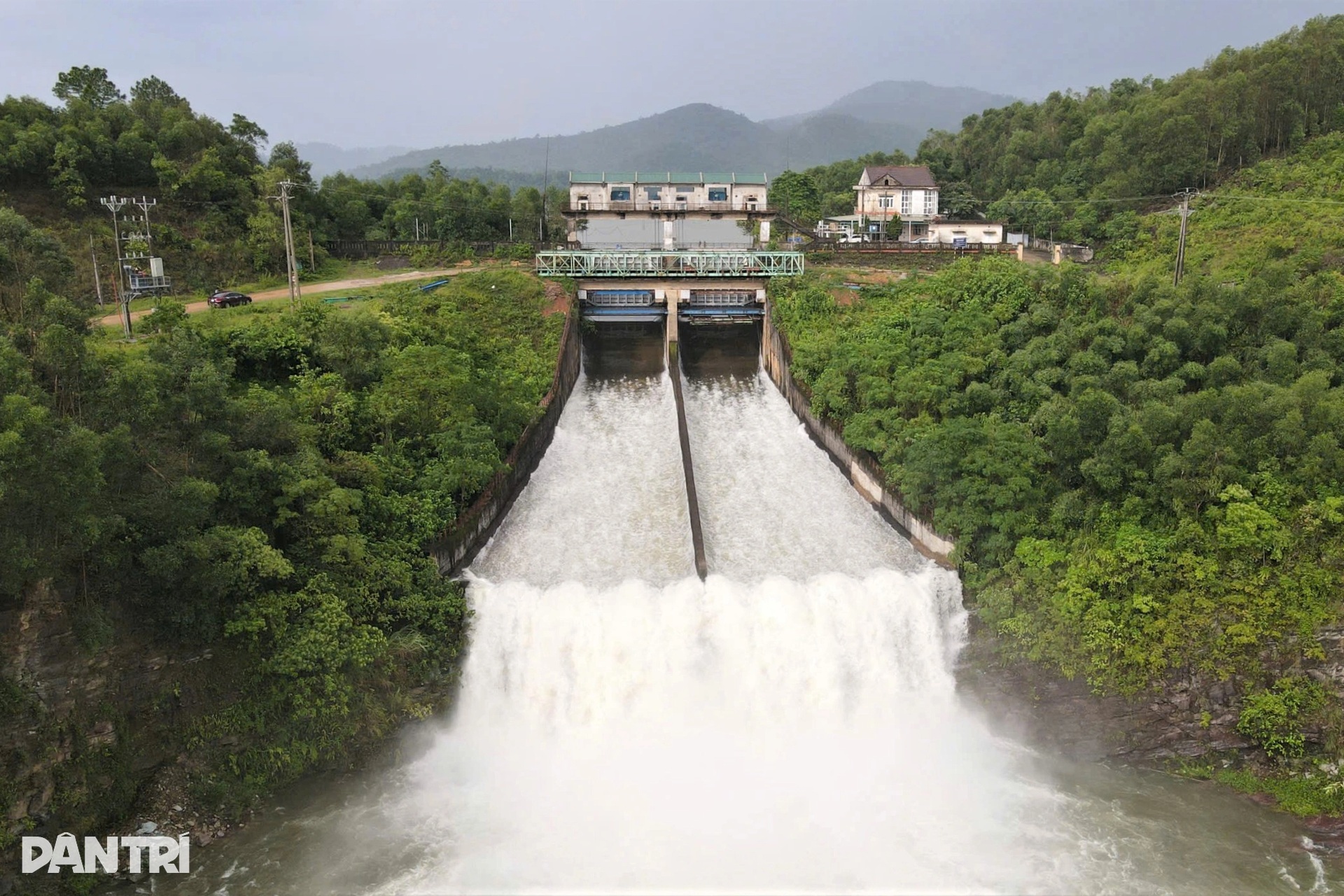 Chưa dọn dẹp hết ngổn ngang sau bão Kajiki, người dân lại lo thiên tai mới - 12