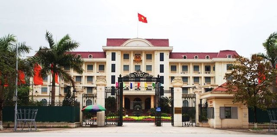 Quản lý yếu kém, giám đốc sở… rút kinh nghiệm: Mức kỷ luật không có trong luật (?!) - 1 Quản lý yếu kém, giám đốc sở… rút kinh nghiệm: Mức kỷ luật không có trong luật (?!) - 1