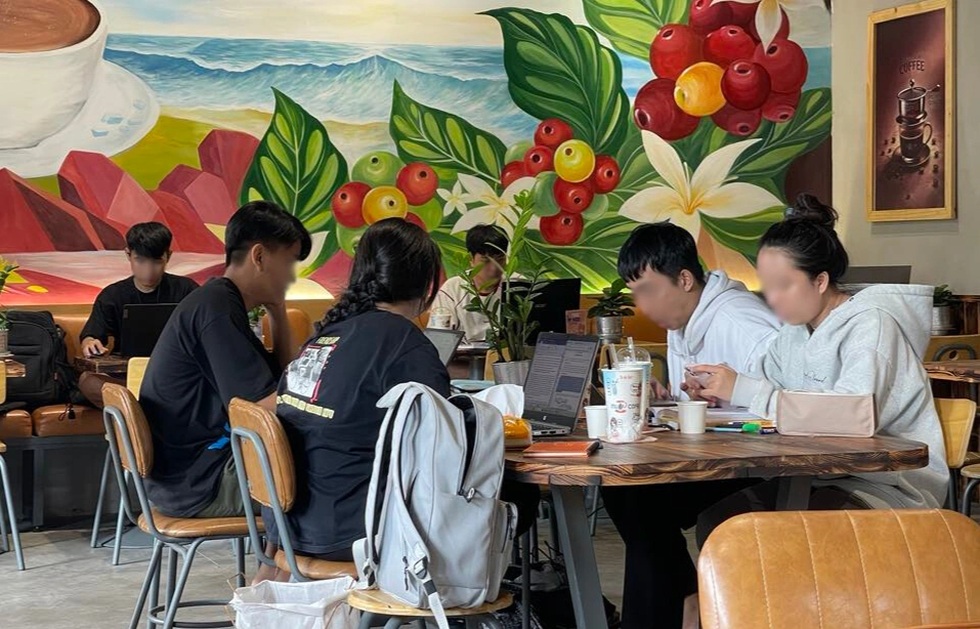 Chi tiền triệu mua… không khí làm việc tại quán cà phê - 2