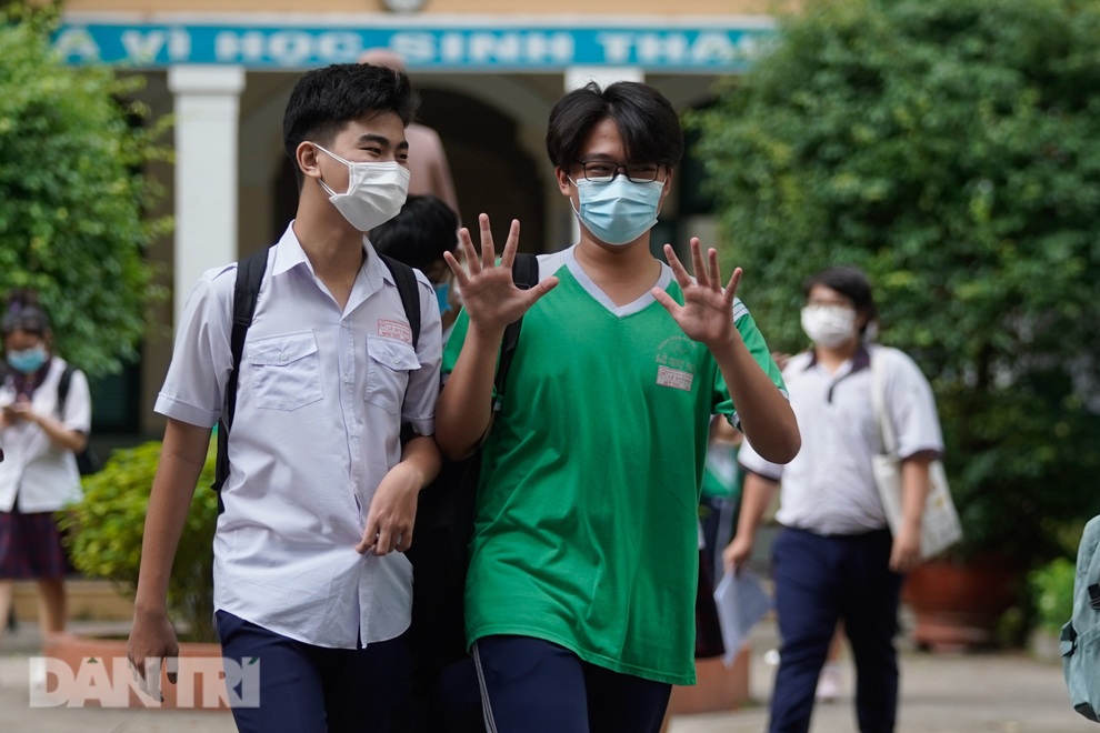 Đề tiếng Anh dễ, thí sinh TPHCM thở phào hoàn thành kỳ thi đặc biệt - 1 Đề tiếng Anh dễ, thí sinh TPHCM thở phào hoàn thành kỳ thi đặc biệt - 1